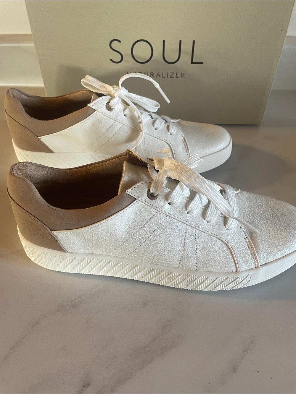 SOUL Naturalizer White Neela Sneakers Size 8.5